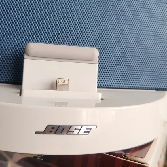 Bose Speaker - Picture 2 of 7
